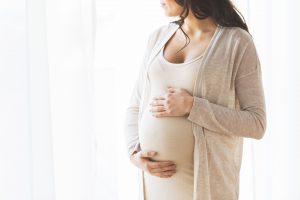 closeupofpregnantwomanlookingtowindow